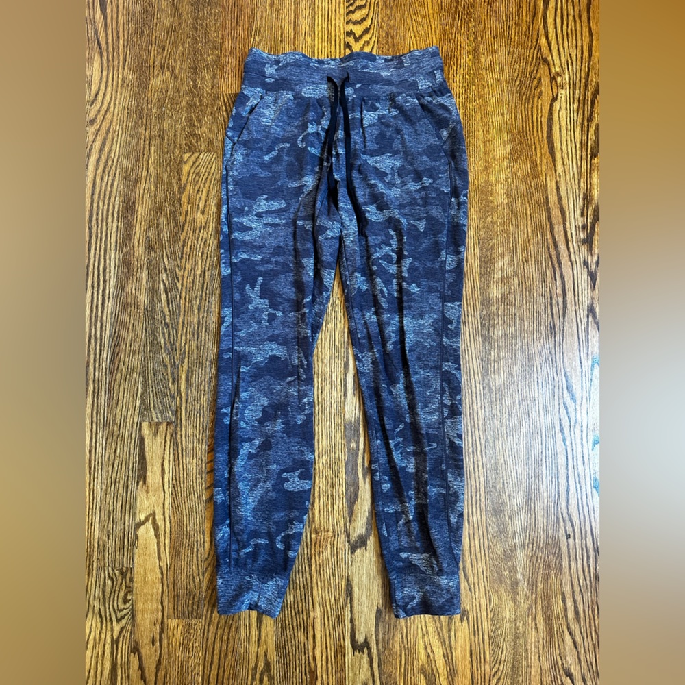 Lululemon Ready to Rulu joggers size 6 camo